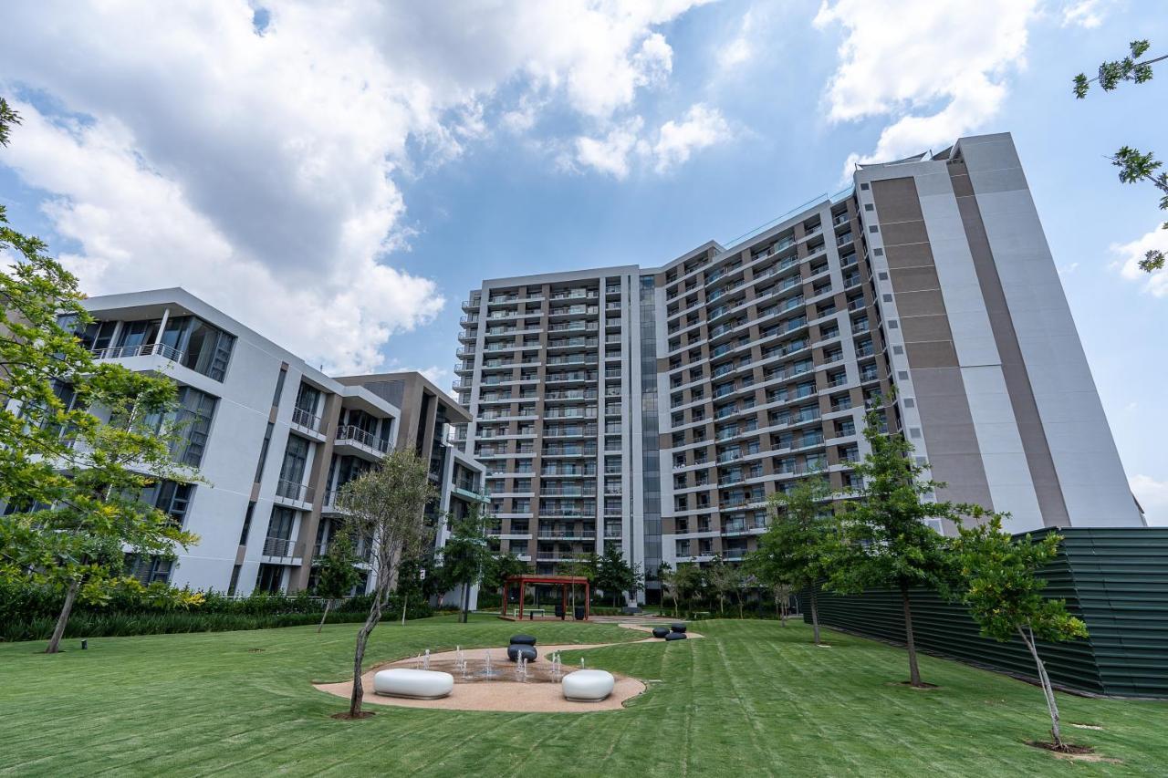 Top Floor Menlyn Maine Studio Apartment With Stunning Views & No Load Shedding Pretoria Exterior photo