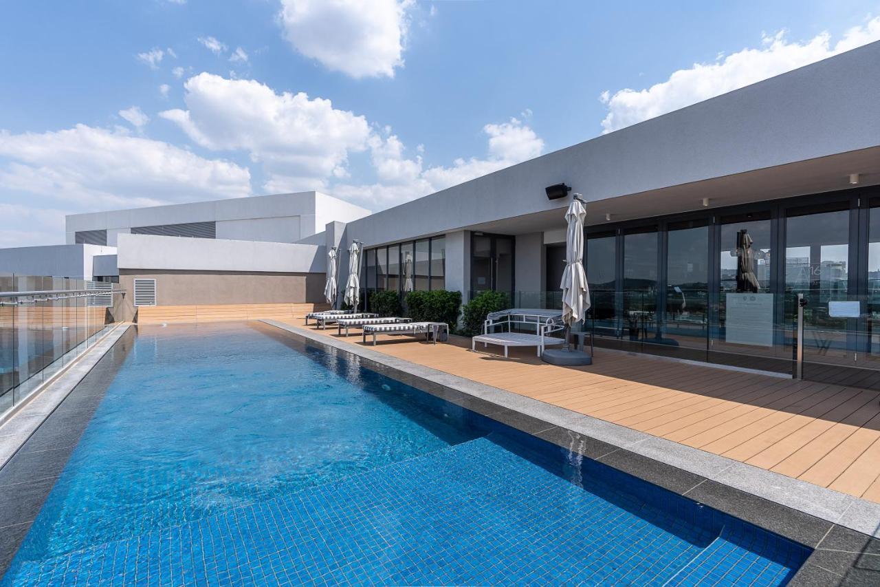 Top Floor Menlyn Maine Studio Apartment With Stunning Views & No Load Shedding Pretoria Exterior photo